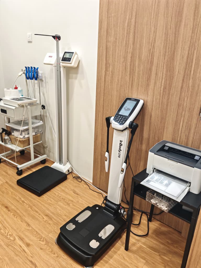 Body composition analysis machine at AG Lifecare Clinic